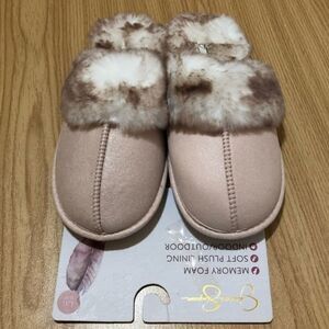 JESSICA SIMPSON - FAUX FUR HOUSE SLIPPERS WOMEN SIZE Small